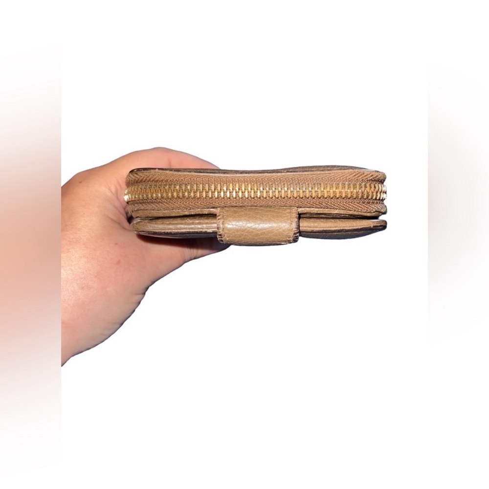 GUCCI Vintage Tan Leather Zip Around Wallet - Picture 12 of 16